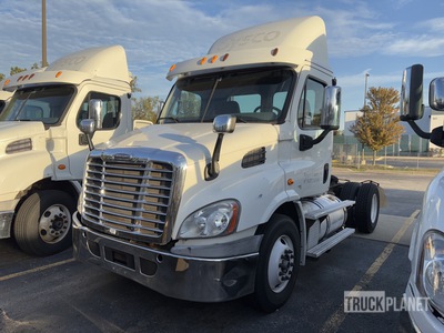 2013 Freightliner Cascadia 113 4x2 S/A Day Cab Truck Tractor