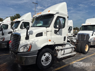 2012 Freightliner Cascadia 113 4x2 S/A Day Cab Truck Tractor