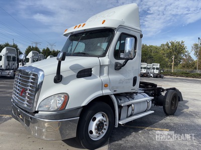2012 Freightliner Cascadia 113 4x2 S/A Day Cab Truck Tractor