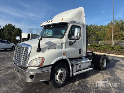 2011 Freightliner Cascadia 113 4x2 S/A Day Cab Truck Tractor