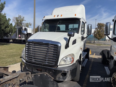 2011 Freightliner Cascadia 113 4x2 S/A Day Cab Truck Tractor