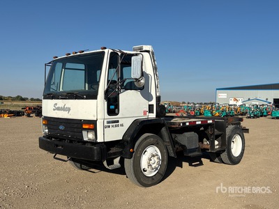 1992 Ford CF7000 4x2 Cab and Chassis