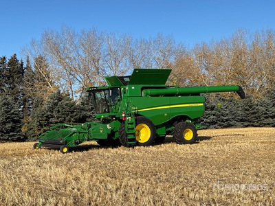 2016 John Deere S680 Combine Harvester