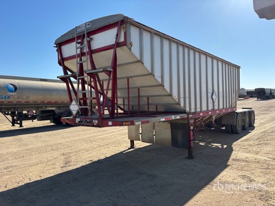 2010 Lode King 28 ft Tri/A Lead Belly dump Grain Trailer
