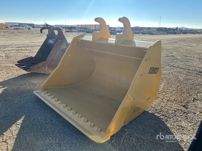 Brandt 86 in Q/C Cleanup Excavator Bucket - Fits John Deere 450 / 470
