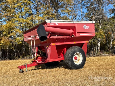 EZ Trail 710 710 bu S/A Grain Cart
