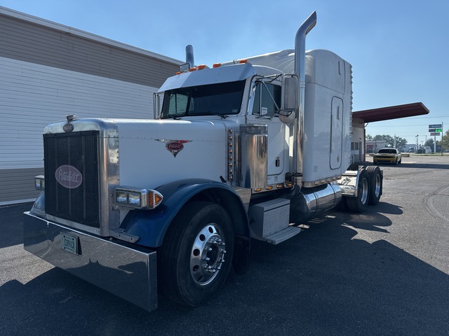 2002 Peterbilt 379 6x4 T/A Sleeper Truck Tractor 2002 Peterbilt 379 6x4 T/A Sleeper Truck Tractor