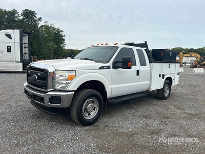 2015 Ford F-350 XL 4x4 Extended Cab Utility Truck