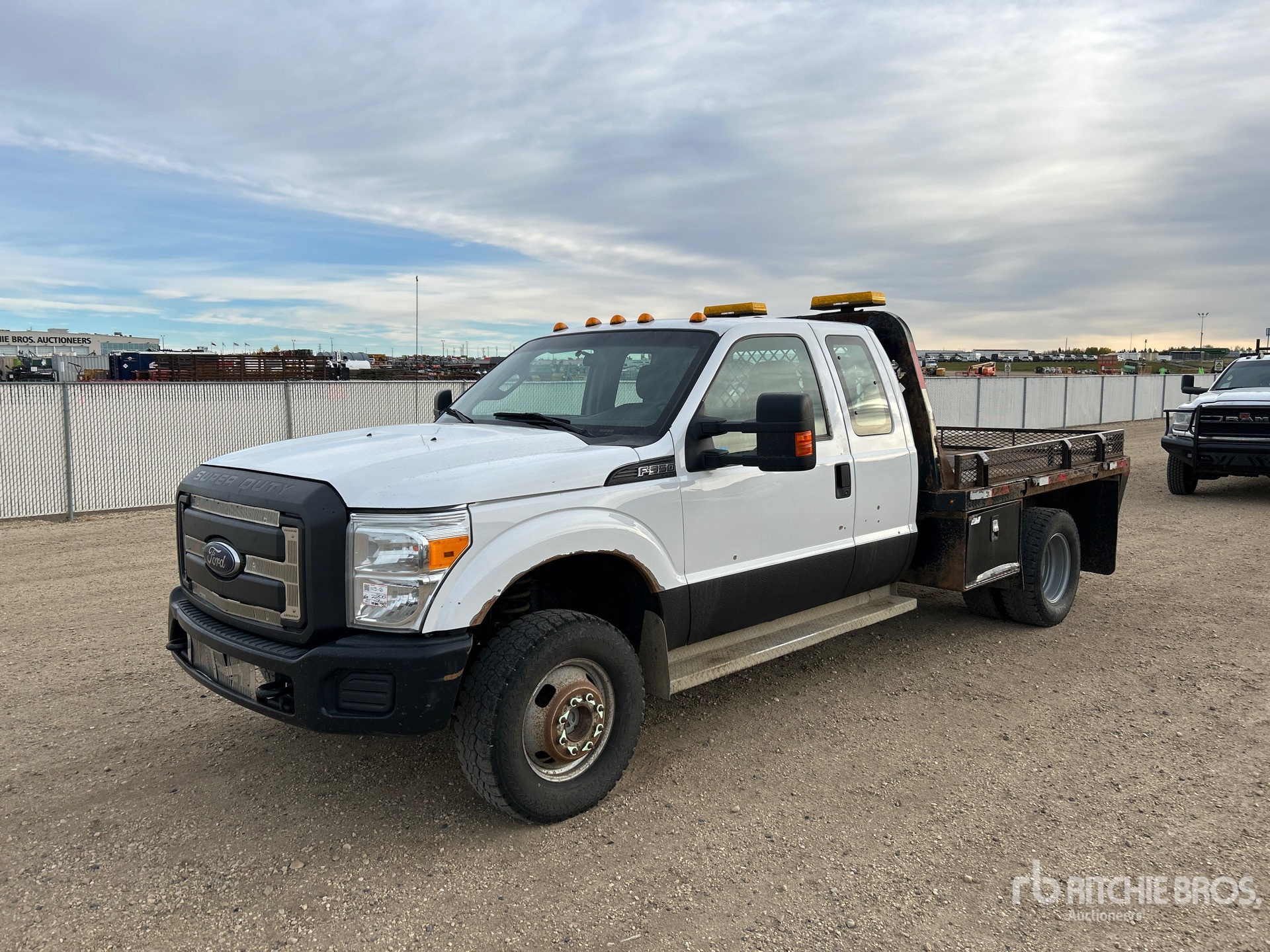 2016 Ford F-350 XL 4x4 Extended Cab Table Top Truck