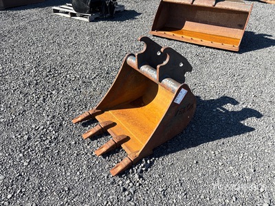 FMCO 23 in Q/C Digging Excavator Bucket - Fits Takeuchi TB240
