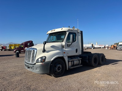 2015 Freightliner Cascadia 125 6x4 Ciągnik siodłowy T/A z kabiną dzienną