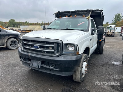 2003 Ford F-550 XL 4x2 Camión volquete (Inoperable)