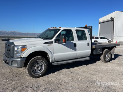 2013 Ford F-350 XL 4x4 Crew Cab 平台トラック