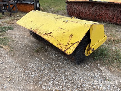 John Deere 56 in Broom Attachment