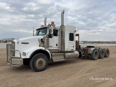 2010 Kenworth T800 Tri/A Sleeper Truck Tractor