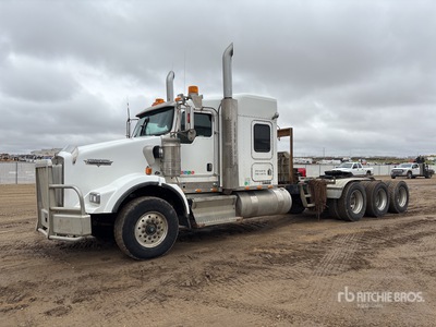 2010 Kenworth T800 Tri/A Sleeper Truck Tractor