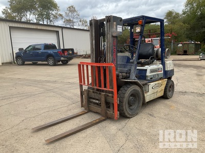 2002 Komatsu FG25C11 4310 lb Pneumatic Tire Forklift