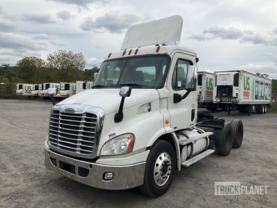 2012 Freightliner Cascadia 113 6x4 T/A Day Cab Truck Tractor