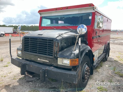 2001 International 4700 4x2 Cab and Chassis