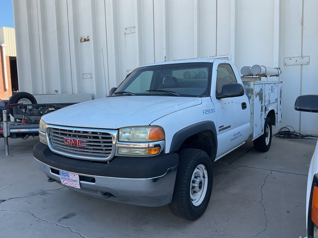 2002 GMC Sierra 2500HD 4x2 Utility Truck
