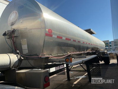 2001 Brenner 4500 gal T/A Przyczepa cysterna