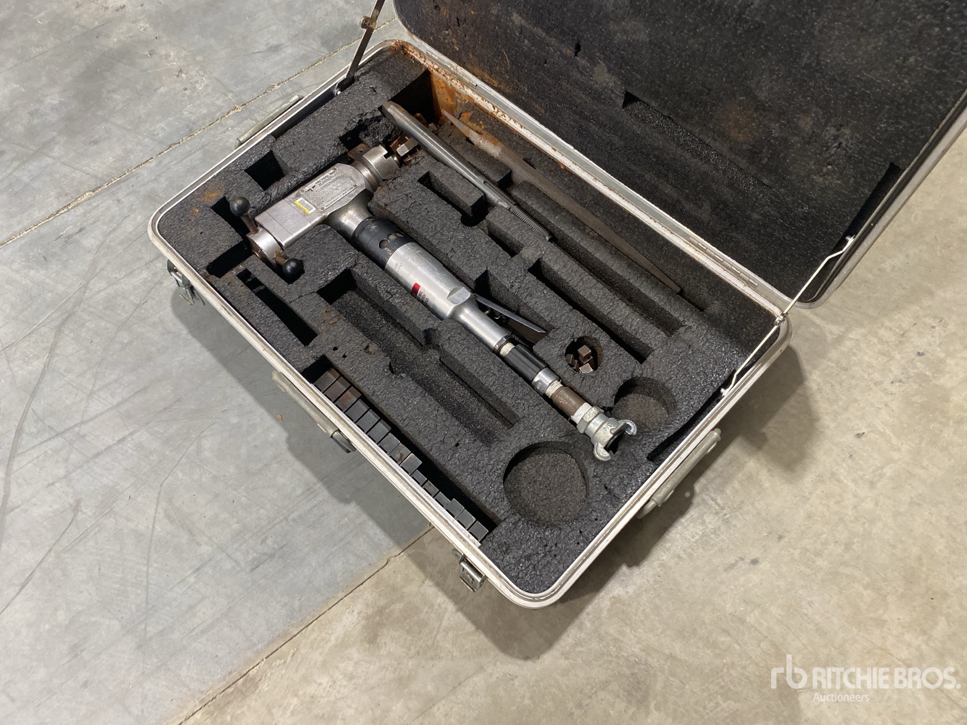 Tri-Tool Bevel Master 204B Pipe Beveling Machine