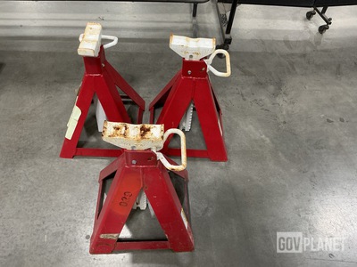 (19) Central City TMV10T Jack Stands