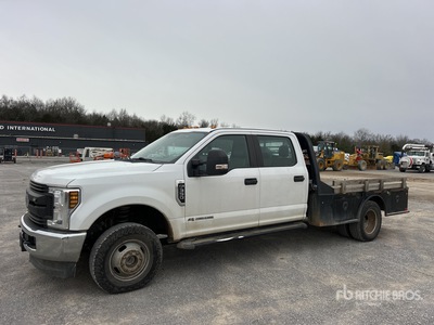 2018 Ford F-350 4x4 Crew Cab Flatbed Truck