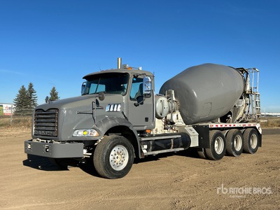 2009 Mack GU814 8x6 Betoniera