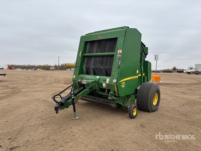 John Deere 569 Round Baler