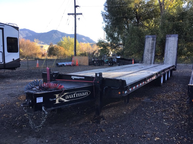 2018 Kaufman 35 ft Tri/A Equipment Trailer