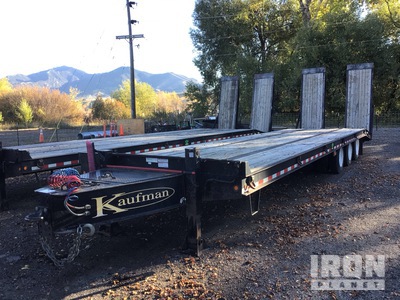 2020 Kaufman 35 ft Tri/A Equipment Trailer