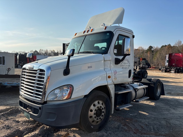 2014 Freightliner Cascadia 125 4x2 S/A Day Cab Truck Tractor