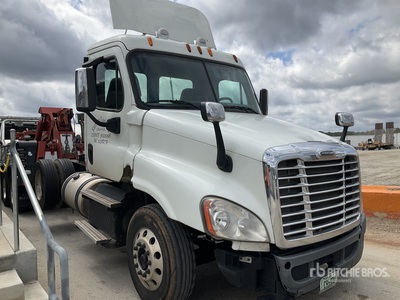2014 Freightliner Cascadia T/A Sleeper Truck Tractor
