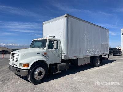 2000 International 4700 4x2 Van Truck