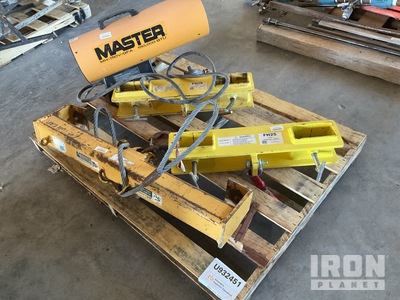 Quantity of (2) Titan FH25 2500 kg Fork Hooks, (1) Lifting Hook & (1) Space Heater Vork toebehoren