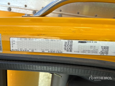 2013 Freightliner M2 106 4x2 شاحنة فان