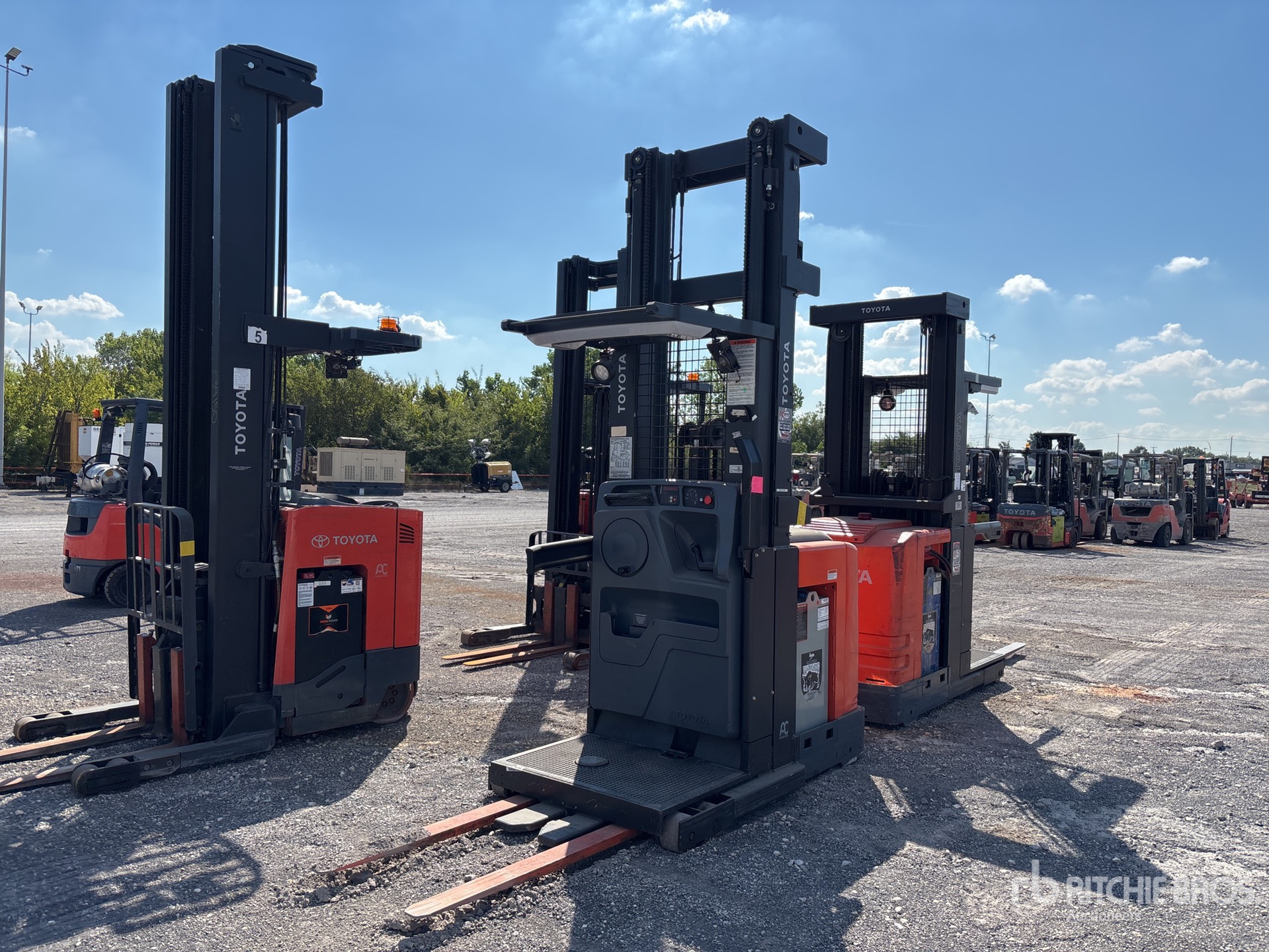 2019 Toyota 8BPU15 3000 lb Chariot à poste de conduite élevable