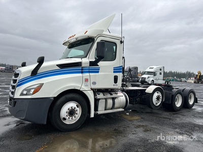 2019 Freightliner Cascadia 126 8x4 Tri/A Day Cab Truck Tractor