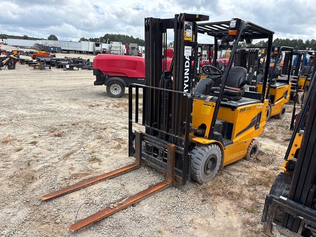 2022 (unverified) Hyundai 25B-9U 5000 lb Electric Forklift