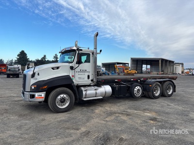 2013 Cat CT660L 8x4 Roll-Off Truck
