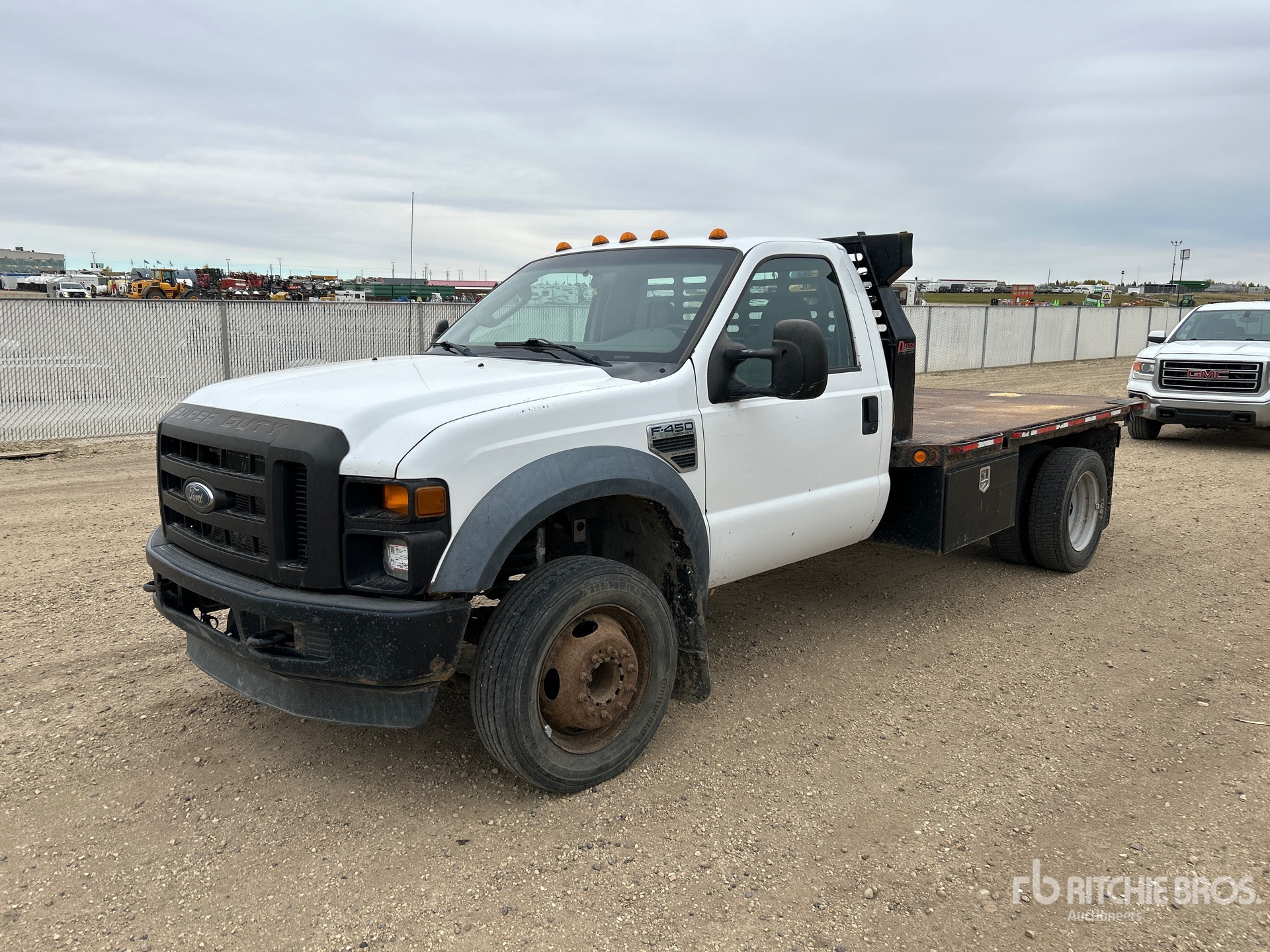 2008 Ford F-450 XL 4x2 Regular cab Flatbed Truck