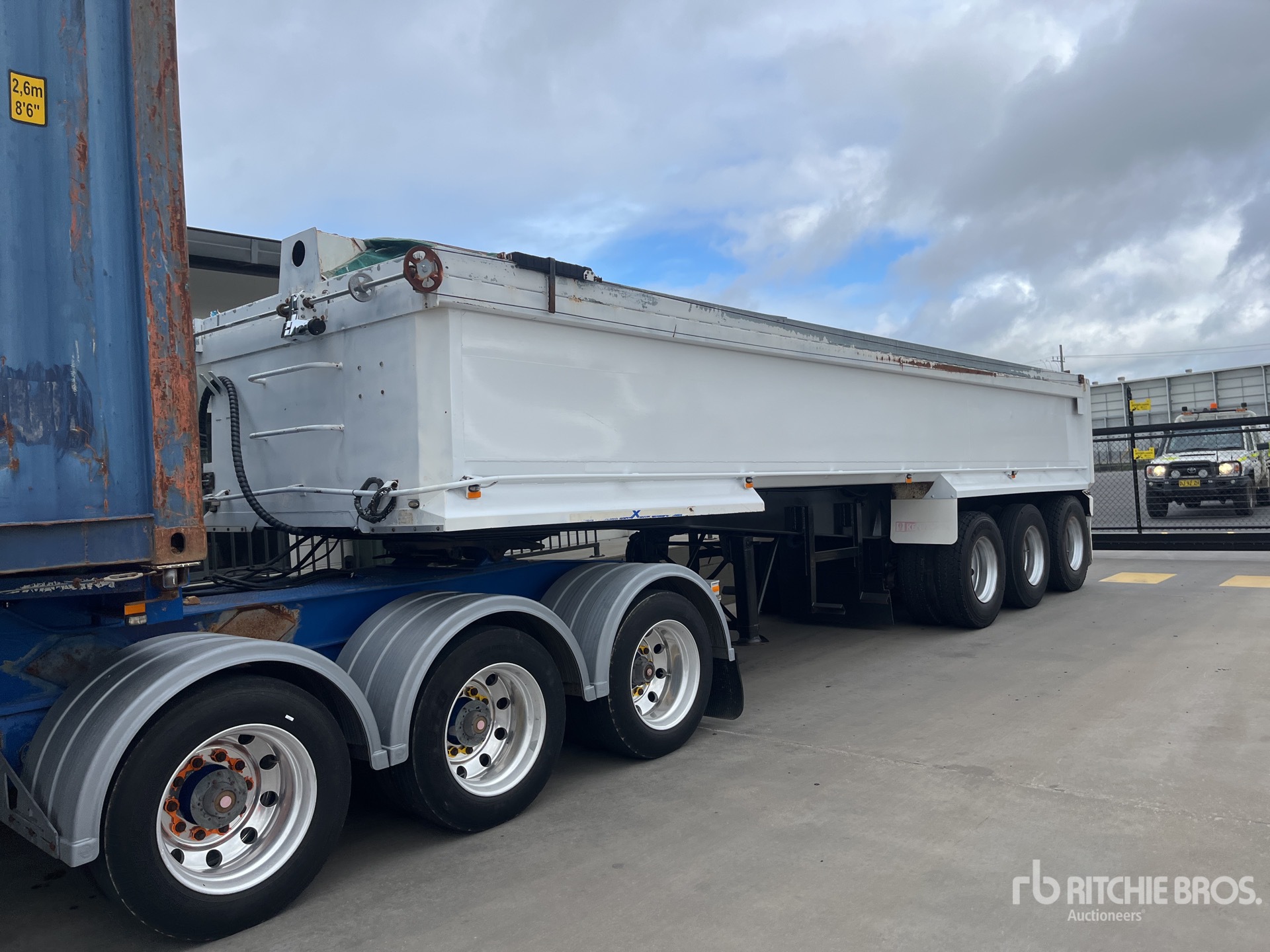 2005 MaxiTrans End Dump Trailer