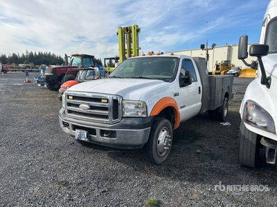 2003 Ford F-450 XL 4x2 Utility Truck (Inoperable)