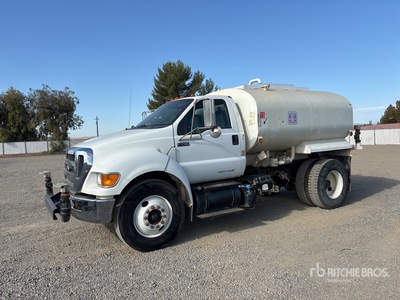 2015 Ford F-750 4x2 Water Truck