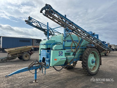 2005 Berthoud Racer 32 24 m S/A Pull-Type Sprayer