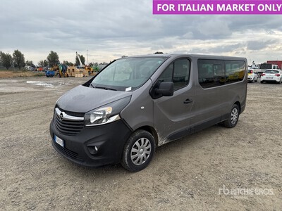 2016 Opel Vivaro 9-Seat Bus