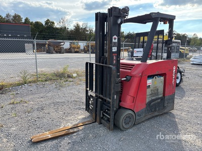 Raymond 4250 5000 lb Stand-Up Chariot Élévateur Électrique