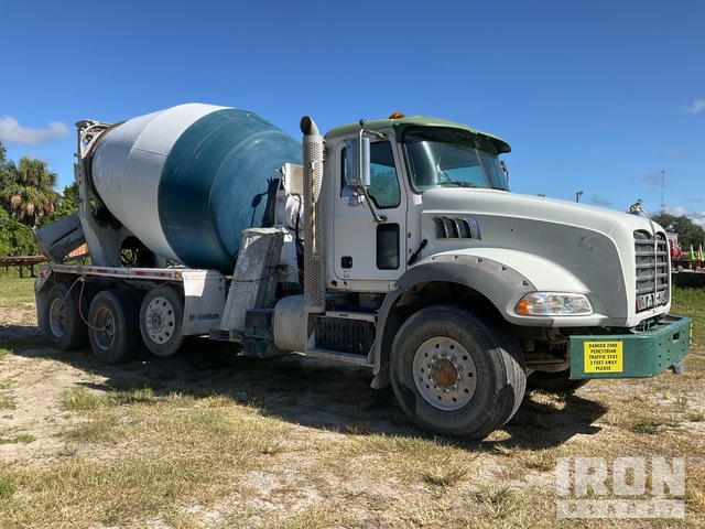 CAMIóN REVOLVEDOR 2015 MACK MCNEILUS 10.5 CYD