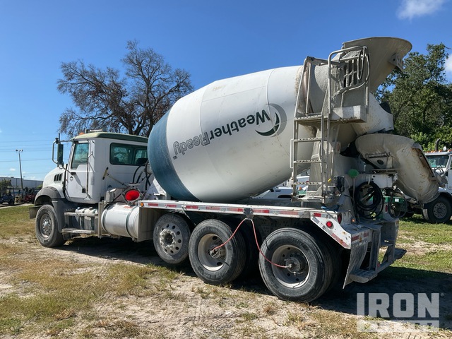 CAMIóN REVOLVEDOR 2015 MACK MCNEILUS 10.5 CYD